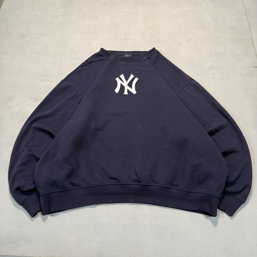 Printed H&M Men's crewneck sweatshirt Y2K Navy Size XL